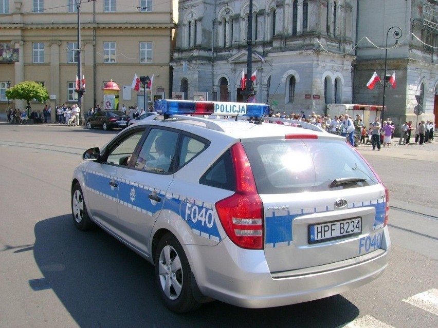 Łódź: Potrącił kobietę i odjechał. Teraz szuka go policja