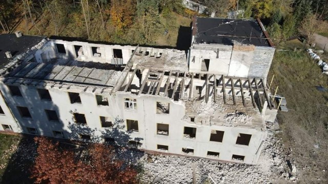 Rozbiórka dawnego szpitala w Szamocinie