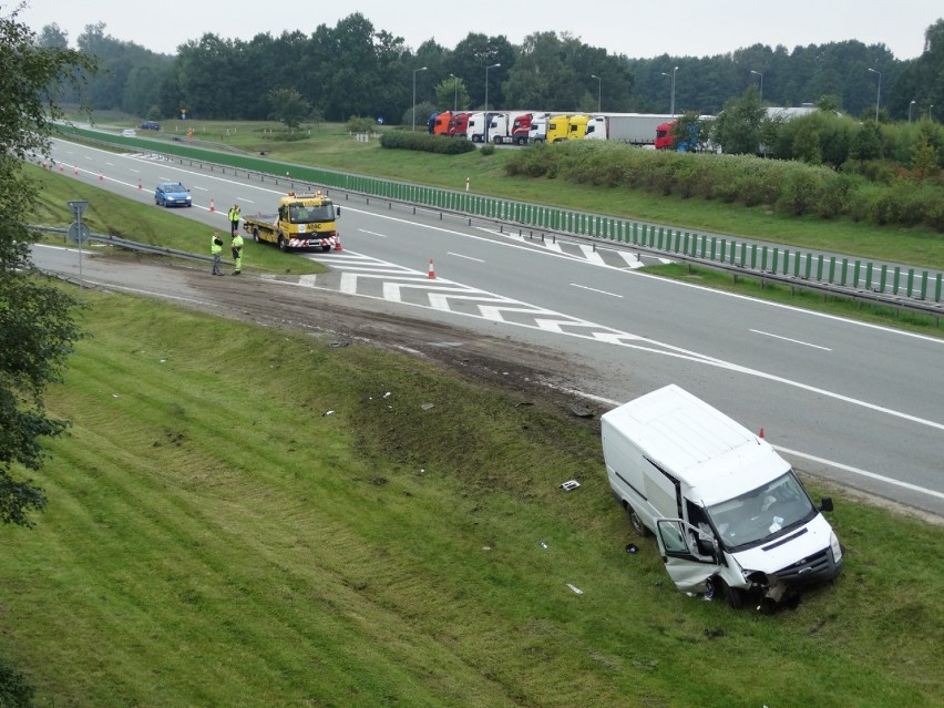 Wypadek busa na autostradzie A2