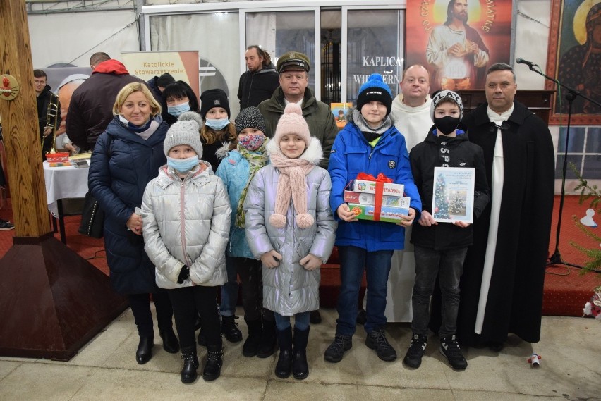 Zobacz kolejne zdjęcia. Przesuwaj zdjęcia w prawo - naciśnij...