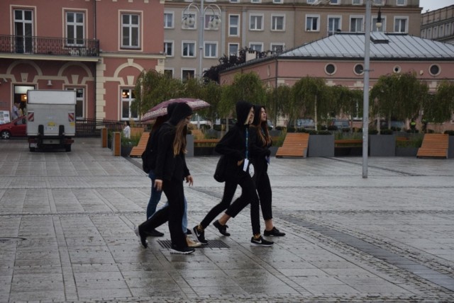 Trwa 16. Noc Kulturalna w Częstochowie. Pomimo deszczu chętnych do udziału nie brakuje