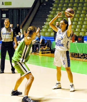 Monika Sibora (z piłką) z powodu kontuzji nie zagra przeciwko Wiśle - Fot. Sz. Siewior