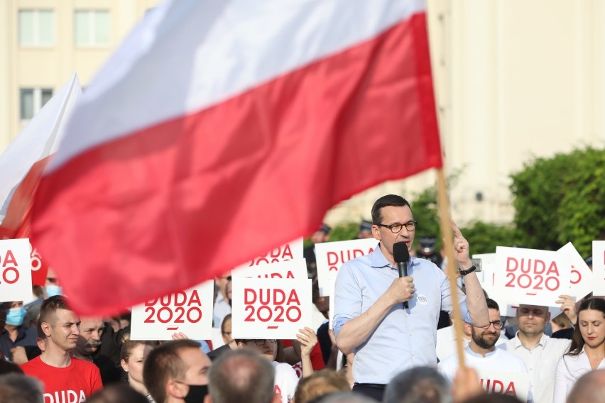 Wybory 2020. Premier Mateusz Morawiecki spotkał się z mieszkańcami w Rzeszowie. Na odsiecz Andrzejowi Dudzie [ZDJĘCIA]