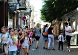 Rynek i Słowiańska tętnią życiem. W powietrzu czuć wakacje [ZDJĘCIA]