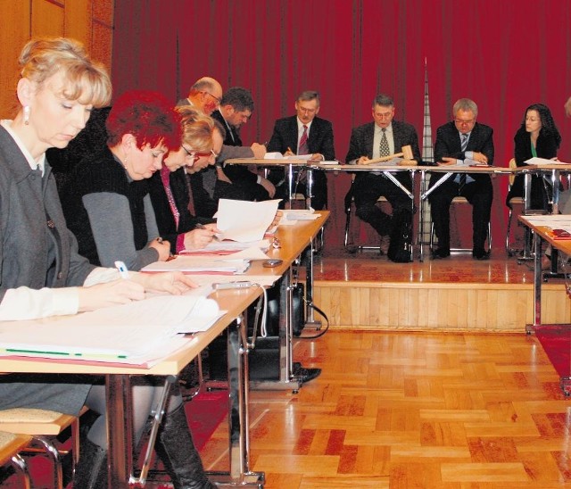 Obecnie sesje Rady Gminy Kaźmierz  odbywają się w sali  "kameralnej"