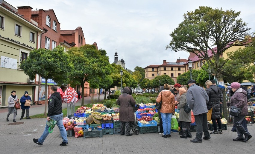 Na chełmskim bazarze króluje jesień. Sprawdziliśmy ile obecnie kosztują owoce i warzywa