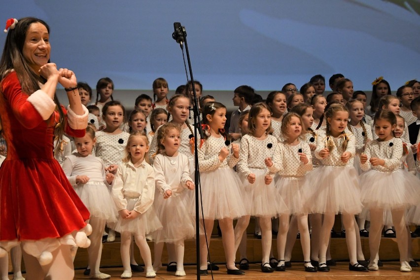 Muzyczne popisy w Filharmonii Świętokrzyskiej. Maluchy pięknie grały i śpiewały [ZDJĘCIA, WIDEO]