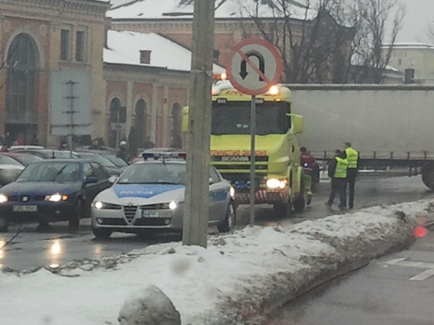 Bielsko-Biała: Ciężarówka zablokowała centrum miasta. Powstał spory korek