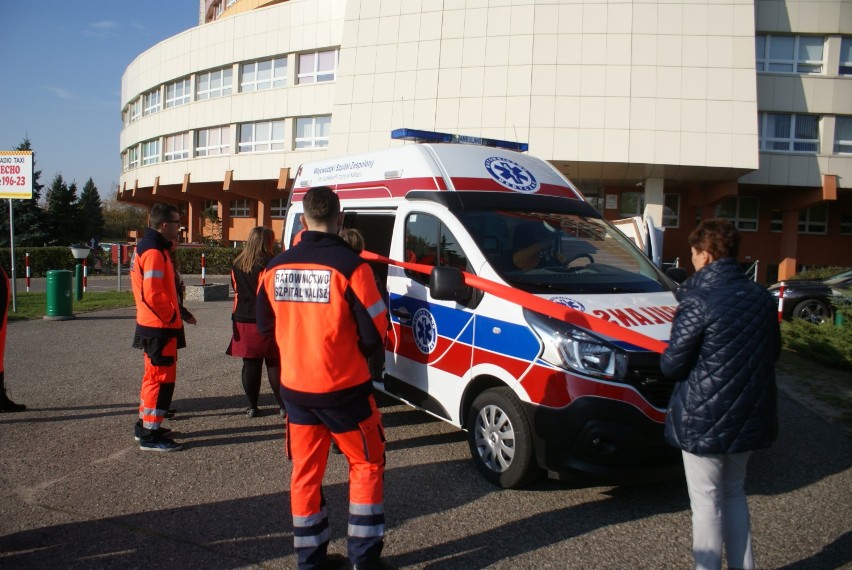 Szpital w Kaliszu dzięki wsparciu samorządów otrzymał nową karetkę