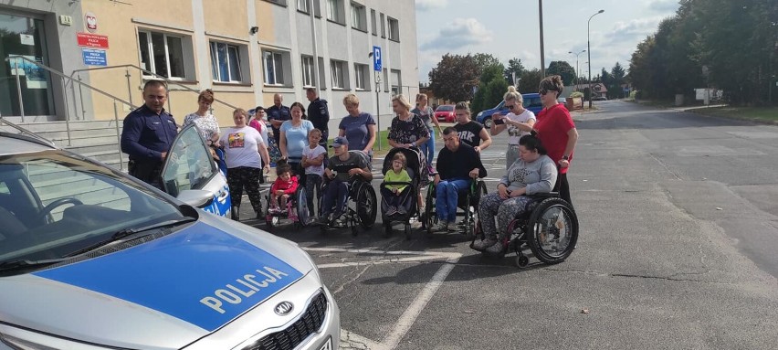 Podopieczni stowarzyszenia Bona Fides odwiedzili policjantów z Wągrowca 