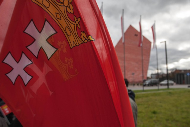 Prokuratura potwierdza, że w związku z prowadzonym postępowaniem - w roli świadka - przesłuchano dziś (tj. we wtorek, 14.11) prezydenta Gdańska, Pawła Adamowicza