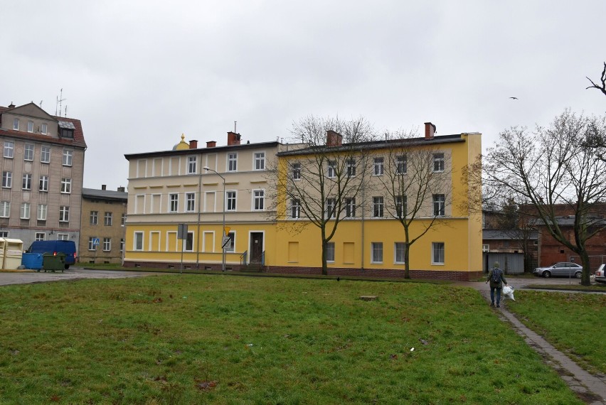 Pięknieje kolejny blok przy ulicy Wojska Polskiego w Stargardzie. Pod numerem 68 zapanowały kremowe i słoneczne barwy