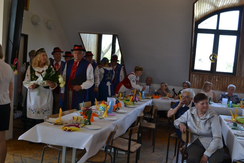 Pruszcz Gdański: Wielkanocny poczęstunek dla seniorów [ZDJĘCIA, WIDEO]