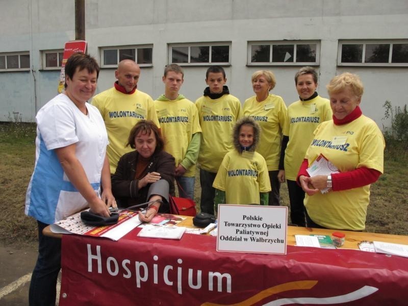Pracownicy i wolontariusze z wałbrzyskiego Hospicjum