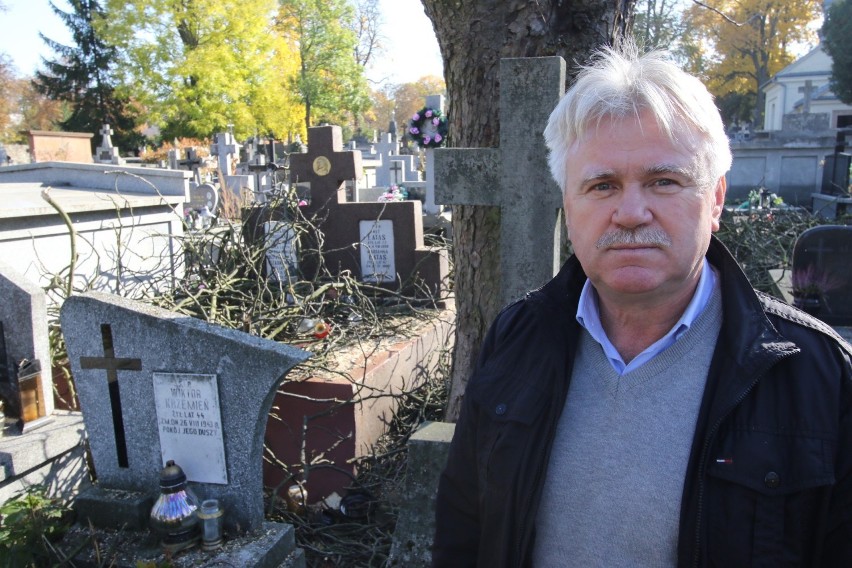 Kierownik cmentarza,  Jan Wzorek wyjaśnia, że do Kielc...