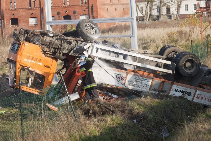 Po zderzeniu ciężarówek droga Wrocław-Środa Ślaska zablokowana