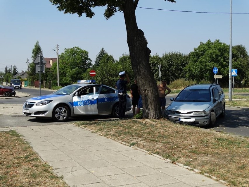 Wypadek na ul. Smugowej w Tomaszowie: Zderzyły się dwa samochody [ZDJĘCIA