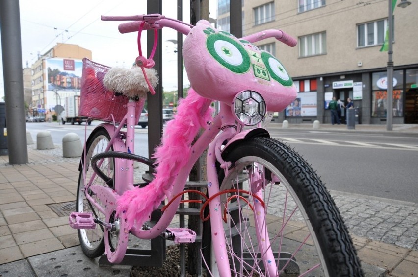 Gdynia: Gdyńskie rowery zostały pomalowane w ramach projektu SEGMENT. Zachęcą mieszkańców? ZDJĘCIA