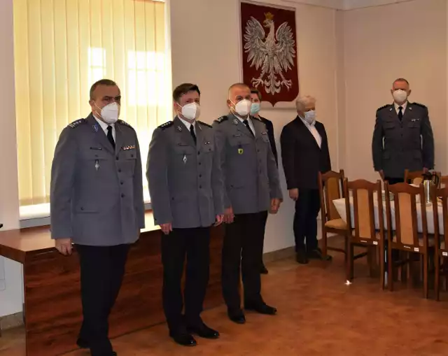 Jacek Kowalski (na zdjęciu trzeci z lewej) - nowy pierwszy zastępca komendanta policji w Bytowie
