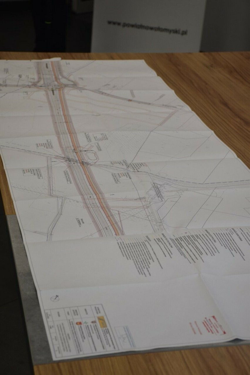 Dokumenty dotyczące budowy wiaduktu w Nowym Tomyślu.