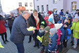 Burmistrz Gołańczy rozdał przedszkolakom odblaskowe misie 