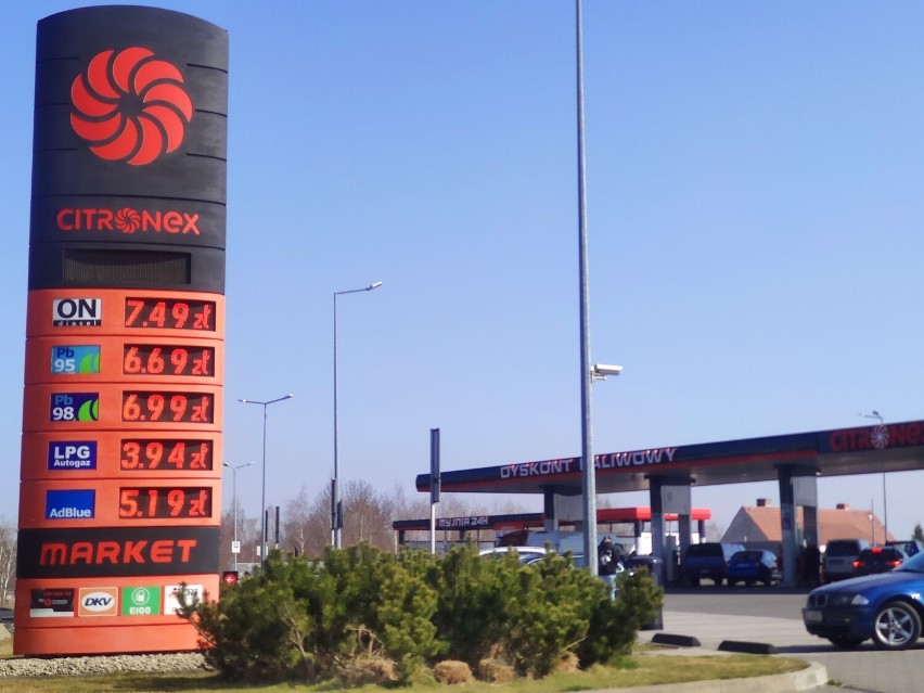 Ceny paliw w Zgorzelcu nadal wysokie, ale klientów na stacjach nie brakuje. Szczególnie tych niemieckich [25.03] 