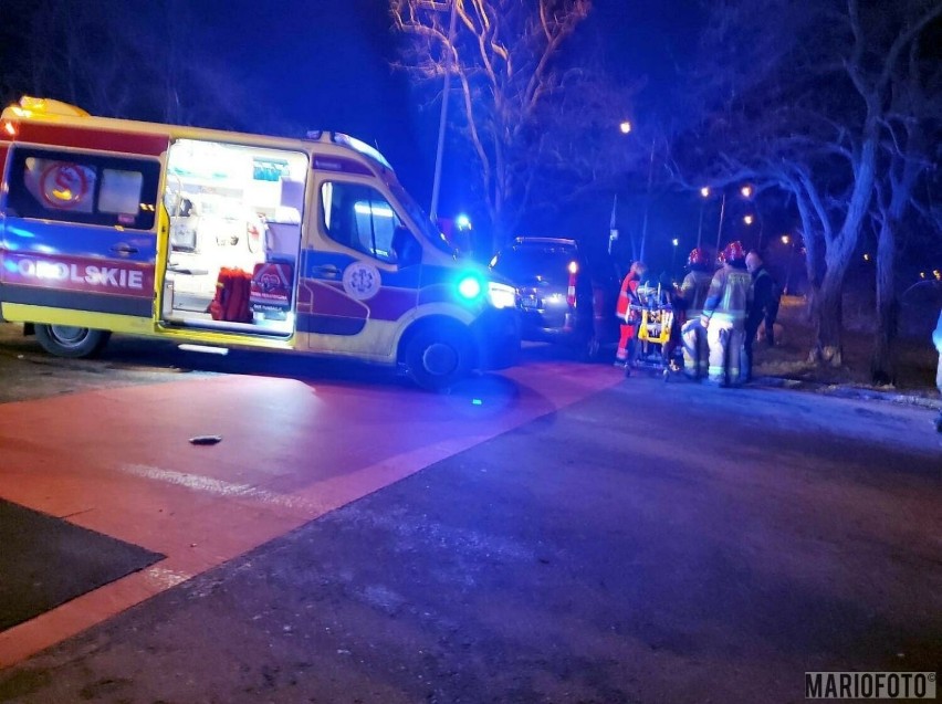 Na ul. Oświęcimskiej w Opolu zderzyły się dwa samochody osobowe. Na miejscu służby ratunkowe. Potrzebna była karetka pogotowia