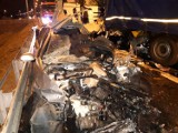 Wypadek na autostradzie A1. Karambol w Nowej Wsi - przed bramkami autostradowymi pod Toruniem zderzyły się 4 pojazdy. Nie żyje jedna osoba