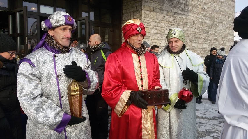 Jaworzno: Orszak Trzech Króli przeszedł przez rynek. Były alpaki i traktorki [ZDJĘCIA]