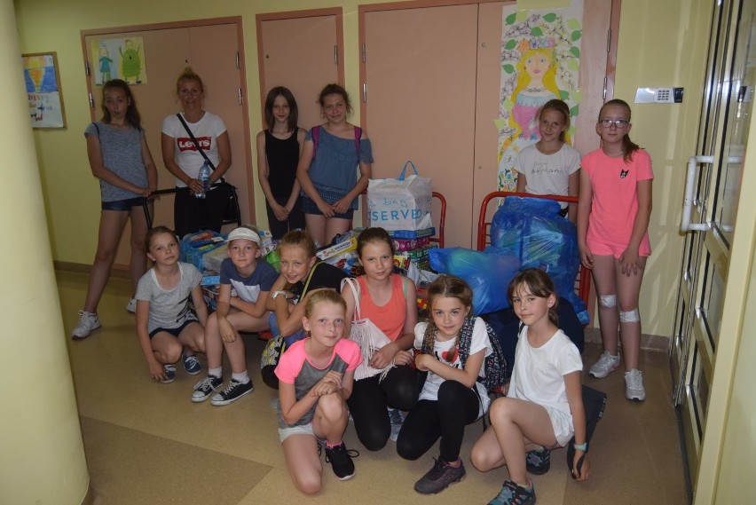 Armia Wolontariuszek z SP nr 4 w Kościerzynie odwiedziła Oddział Dziecięcy Szpitala Specjalistycznego [ZDJĘCIA]