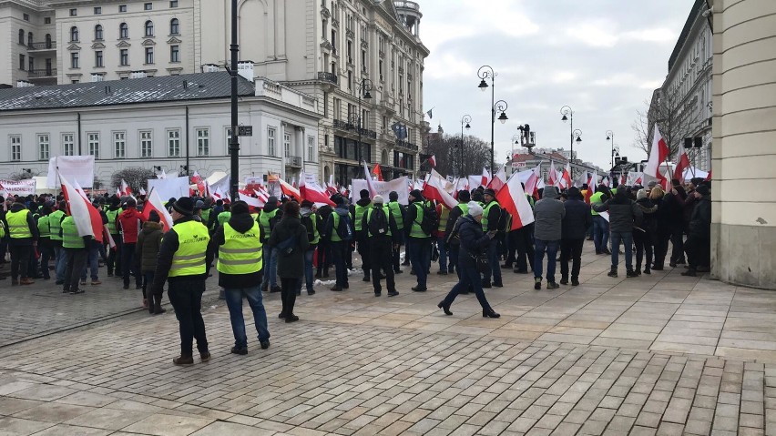 Protest rolników w Warszawie trwa