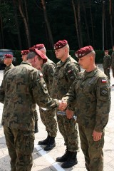 Sznury wyróżniające dla żołnierzy XI zmiany Polskiego Kontyngentu Wojskowego  w Afganistanie