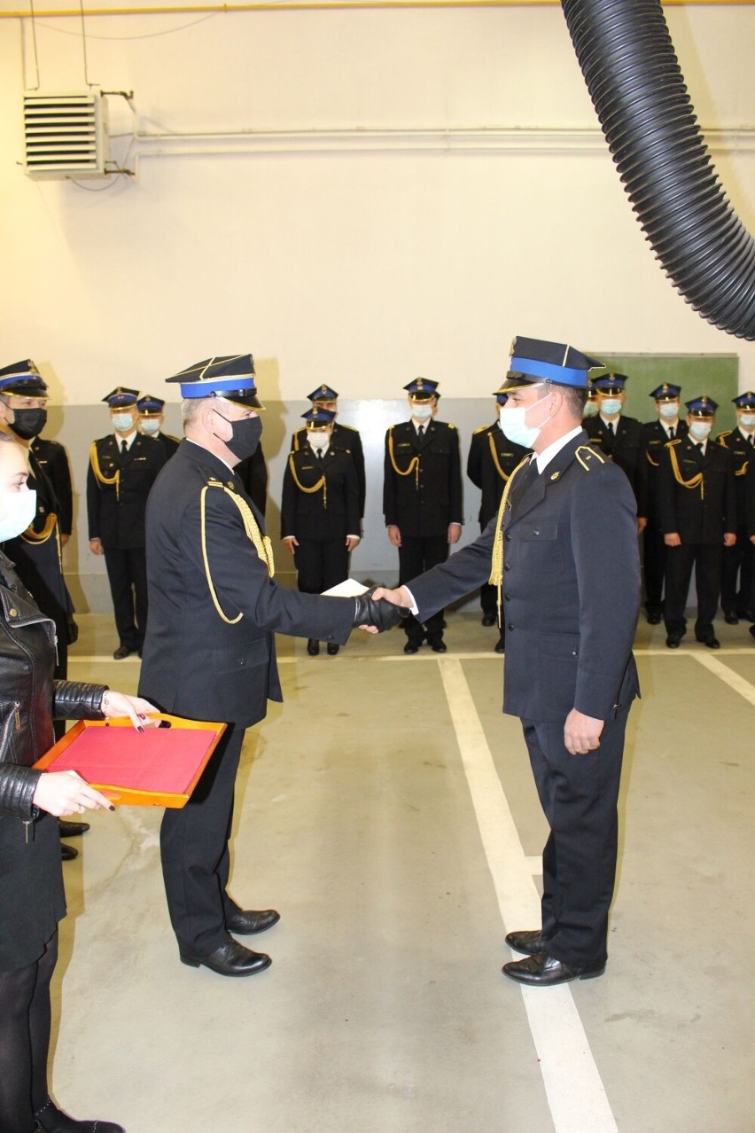 Strażacy zostali odznaczeni i awansowani z okazji Święta Niepodległości