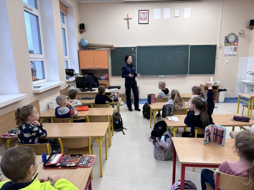 Dzieci z Orla uczą się bezpieczeństwa od wejherowskich policjantów