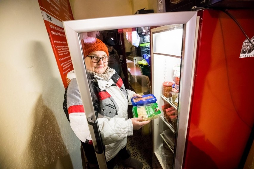 Państwo Kołodziejczak pomagają w jadłodzielni "Wspólna...