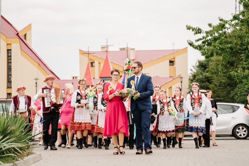 Święto plonów  w Białopolu  już za nami. Gwiazdą dożynek był zespół Skaner.  Zobacz zdjęcia