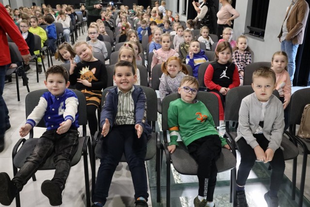 Katolicki Teatr Edukacyjny z Krakowa w spektaklu ,,Baśnie Pana Andersena” w Zajezdni Kultury w Pleszewie! Spektakl z przesłaniem!