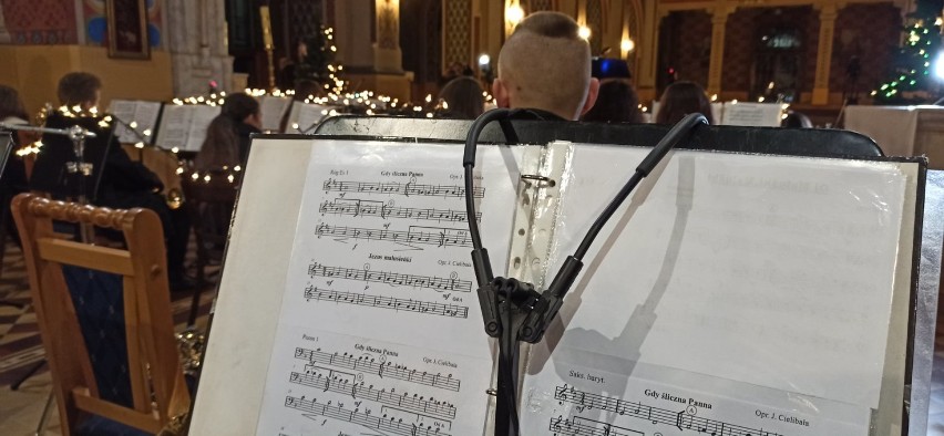 Młodzieżowa Orkiestra Dęta OSP Kamieńsk zaprasza na świąteczny koncert