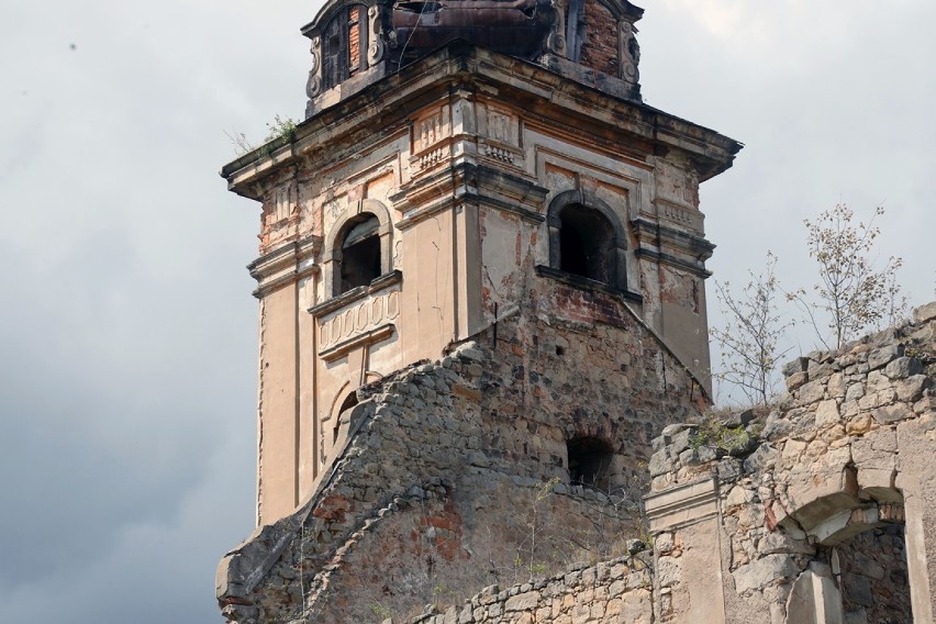Ruiny kościoła ewangelickiego w Twardocicach [ZDJĘCIA]