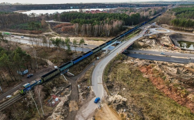 Tak powstaje nowa S1 w Dąbrowie Górniczej

Zobacz kolejne zdjęcia/plansze. Przesuwaj zdjęcia w prawo naciśnij strzałkę lub przycisk NASTĘPNE