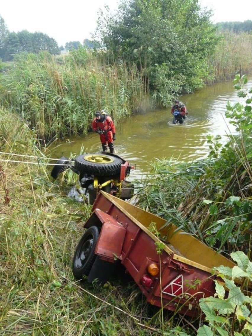 Wypadek w Poddębicach. Traktor przygniótł 70-latka.