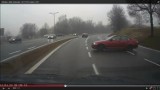 BMW wpada w poślizg i ląduje na przeciwległym pasie drogi [MIKOŁÓW, DK 44]