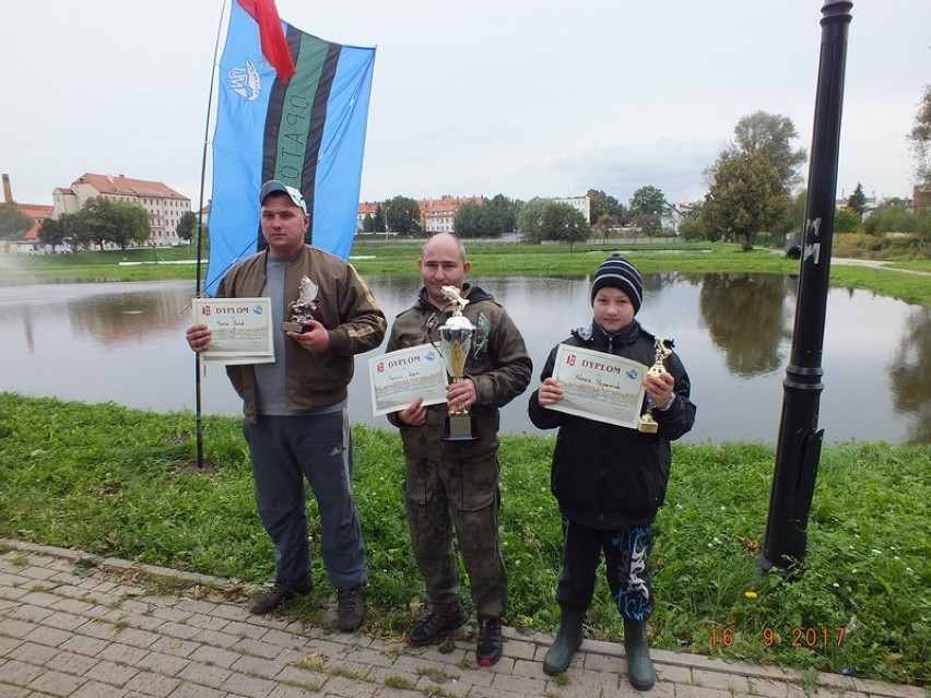 Zawody wędkarskie odbyły się nad stawami w Opatówku