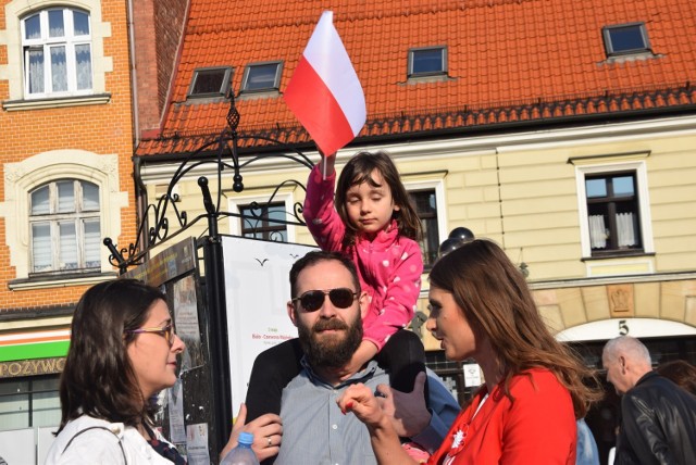 Biało-czerwony piknik w Mikołowie na rynku