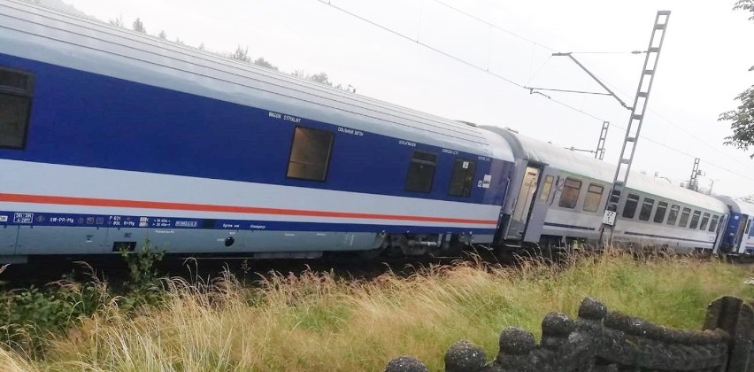 W Czerwionce wykoleił się pociąg. Wagony wypadły z szyn. To pociąg Intercity relacji Warszawa - Bohumin