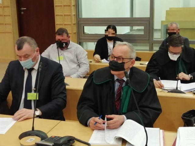 Zbigniew Wojtera, który usłyszał 95 zarzutów, nie przyznaje się do winy. Oprócz niego na ławie oskarżonych zasiada 10 osób.