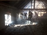 Pożar budynku gospodarczego w Jasienicy Górnej (gm. Otmuchów). Co tam się dzieje? To już trzecia interwencja strażaków w tym miejscu