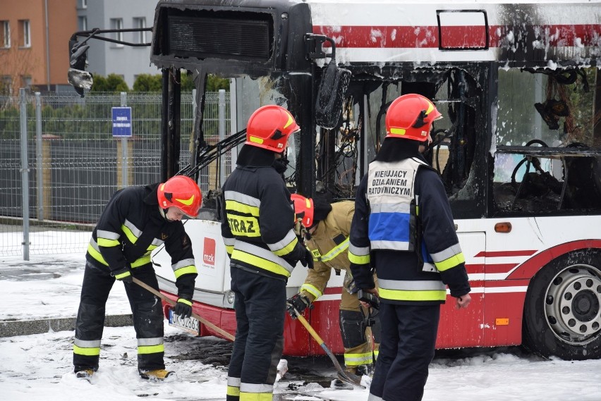 Pożar autobusu MZK na Kozielskiej w Kędzierzynie-Koźlu. Pasażerowie się ewakuowali 