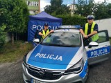 Policjanci ze Sławna eskortowali pojazd z rodzącą kobietą do Koszalina