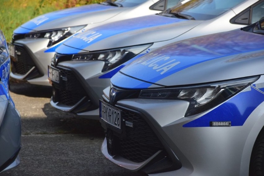 Policja w Rzeszowie dostała 6 nowych radiowozów. To hybrydy marki Toyota